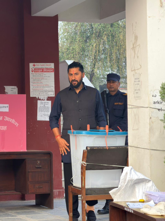 रास्वपा सभापति लामिछानेले गरे मतदान